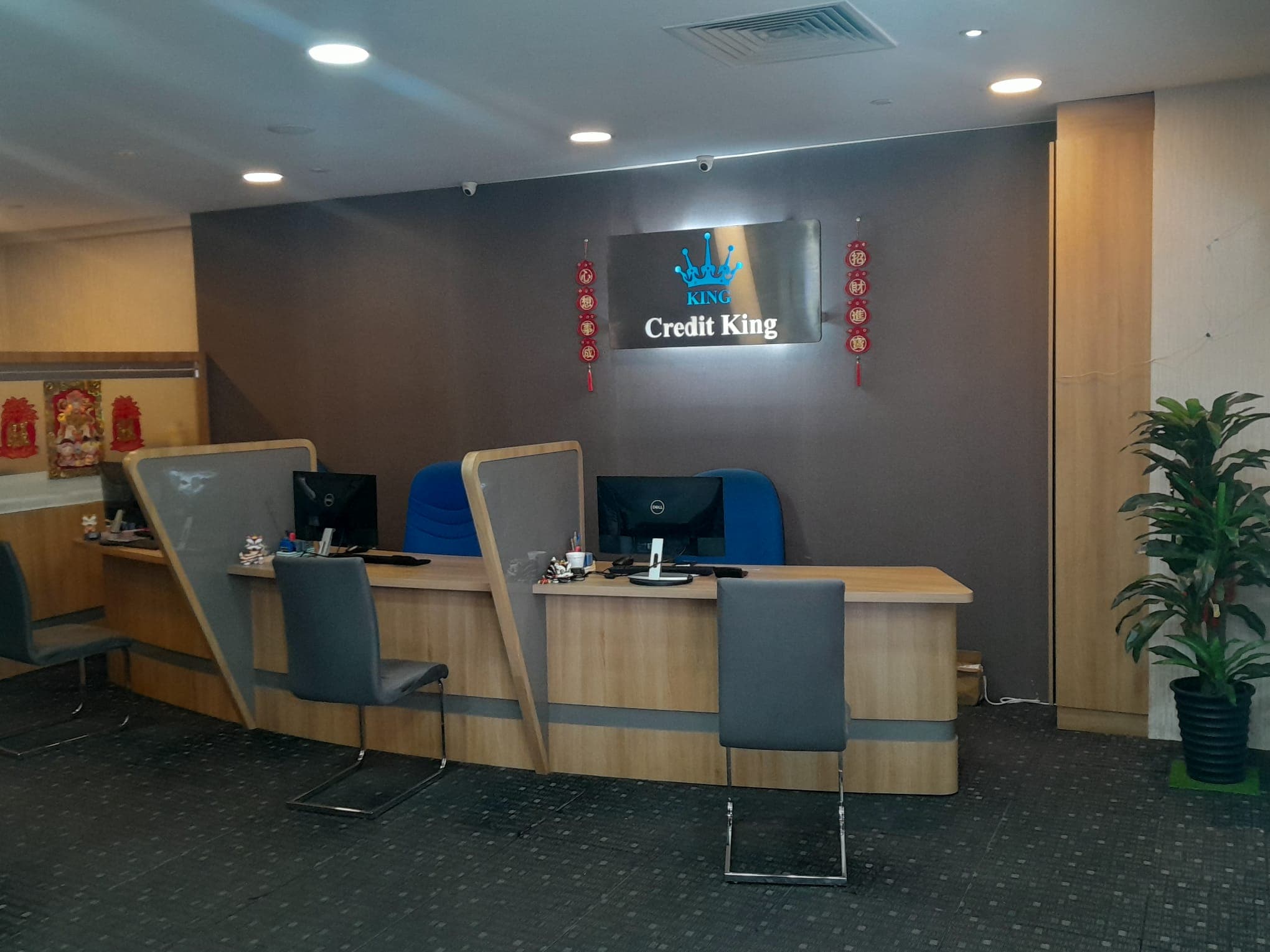 Credit King storefront view